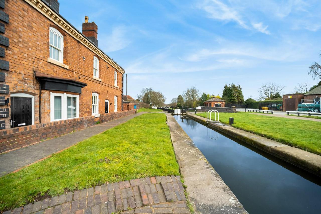 Beautiful Waterside Apartment - Parking - Perry Barr - Top Rated Birmingham Exterior photo